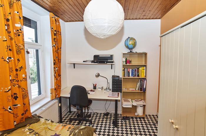 Room in owner's house 14 m² in Mons