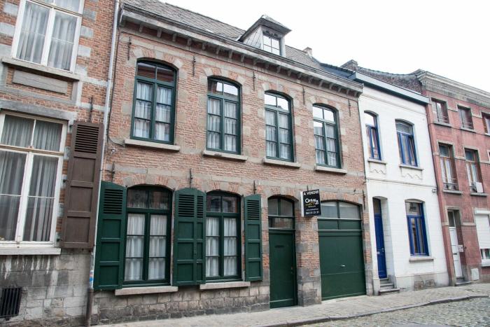 Room in owner's house 14 m² in Mons
