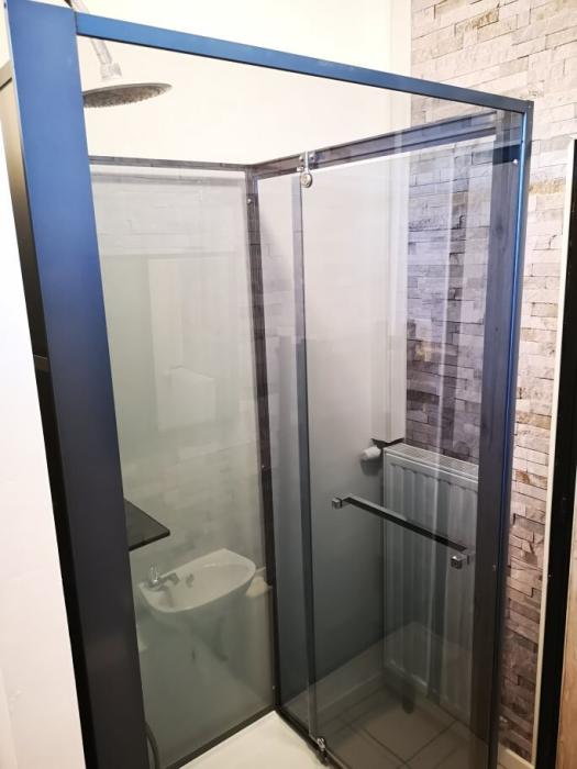 Salle de douche commune