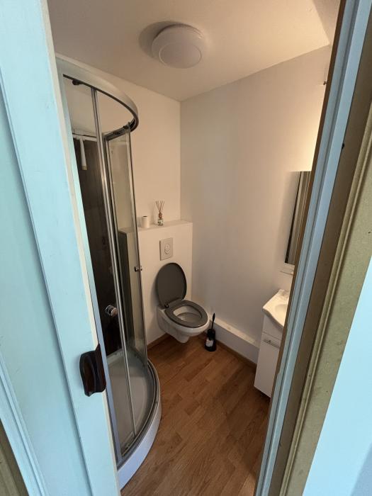 salle de douche et WC
