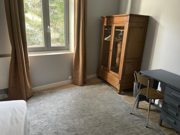 与房东合租 14 m² 在 Mons