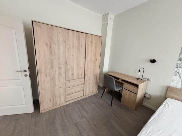 Garde robe 3 portes et bureau