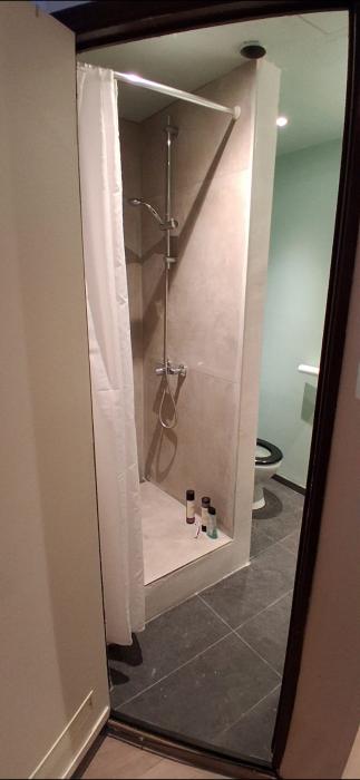 Salle de douche,wc,evier