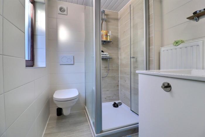 Salle de douche commune
