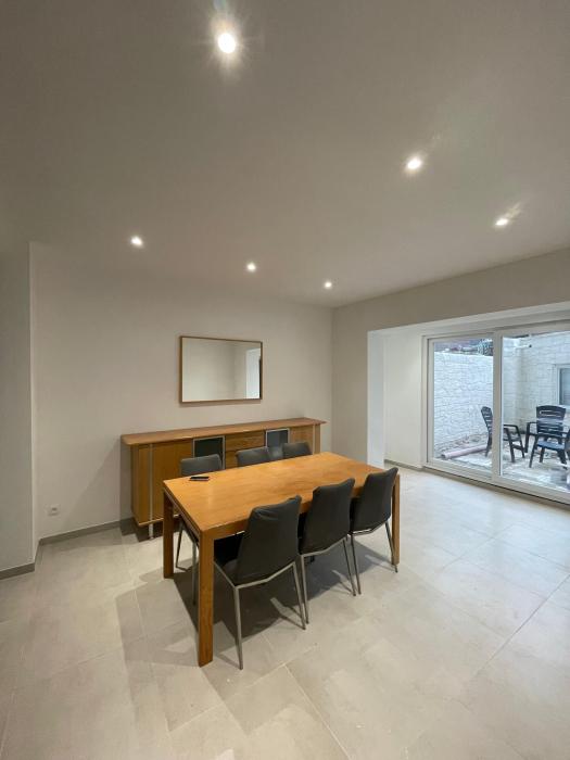 Salle à manger et cour ext