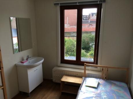 Room in owner's house 15 m² in Mons